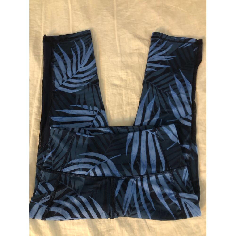 Old Navy Active blue tropical leaf athletic cropped leggings Size Medium